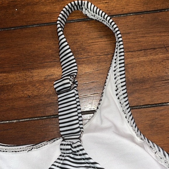 Striped Swim Top size Small- Padded w/ Adjustable straps and Double Metal Clasp - Picture 7 of 8